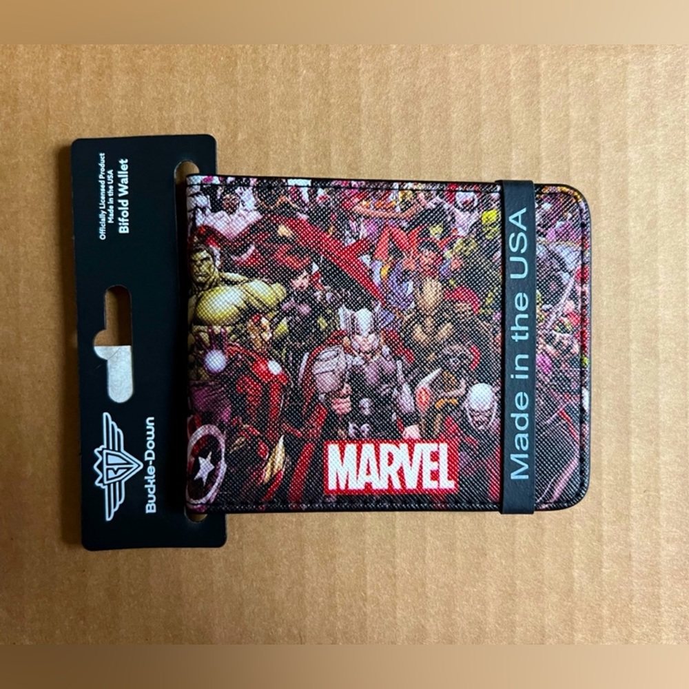 NWT - Marvel Universe Bi-Fold Wallet - Portrait Logo
